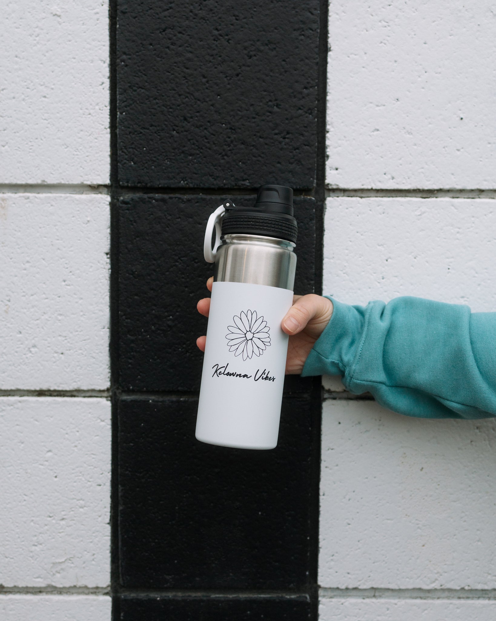 White 'Arrowleaf' Reusable Water Bottle